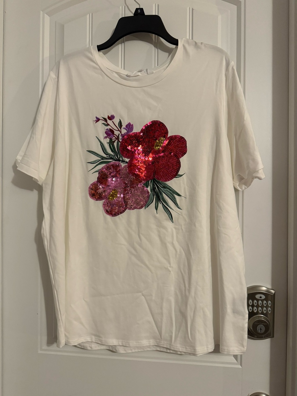 Pretty Kiss & Fly size 2X white short sleeve sequin flower pullover shirt plus